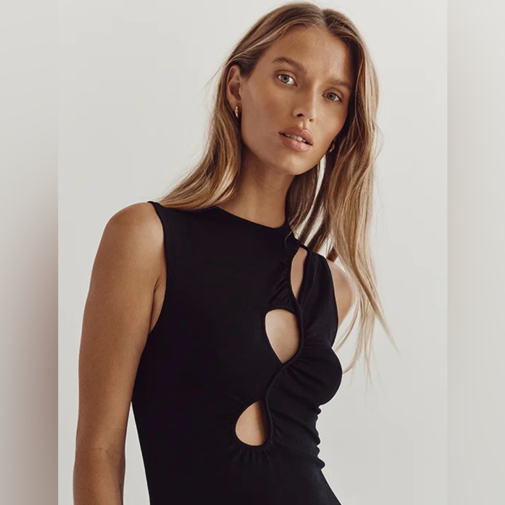 DISSH Black Long Sleeve Twist Cutout Top